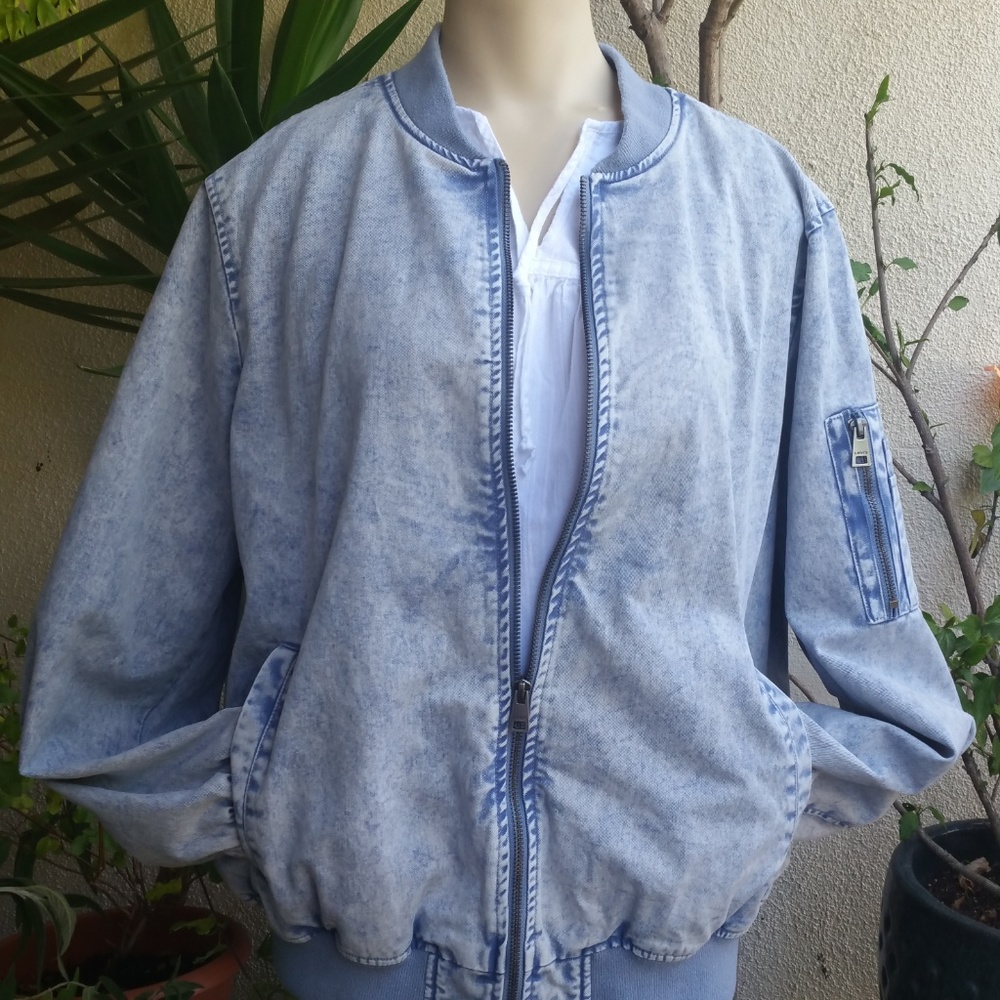 Levi's Light blue denim/Jean Bomber Jacket NWT🆕❤️ Hostess Pick